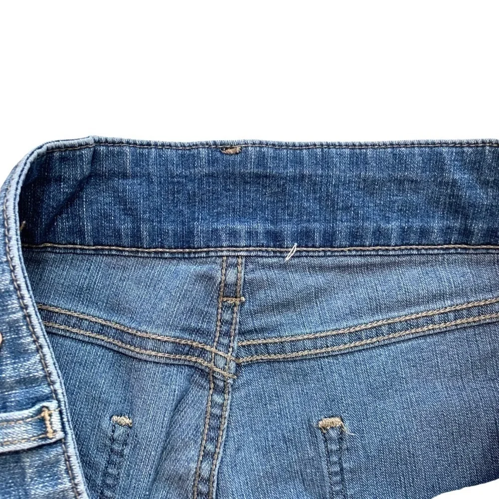 Levi's Signature Medium Wash Blue Jean Shorts Size 30
